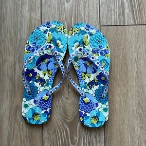 Brand New Very Bradley Flip Flops size 7-8 blueberry blooms